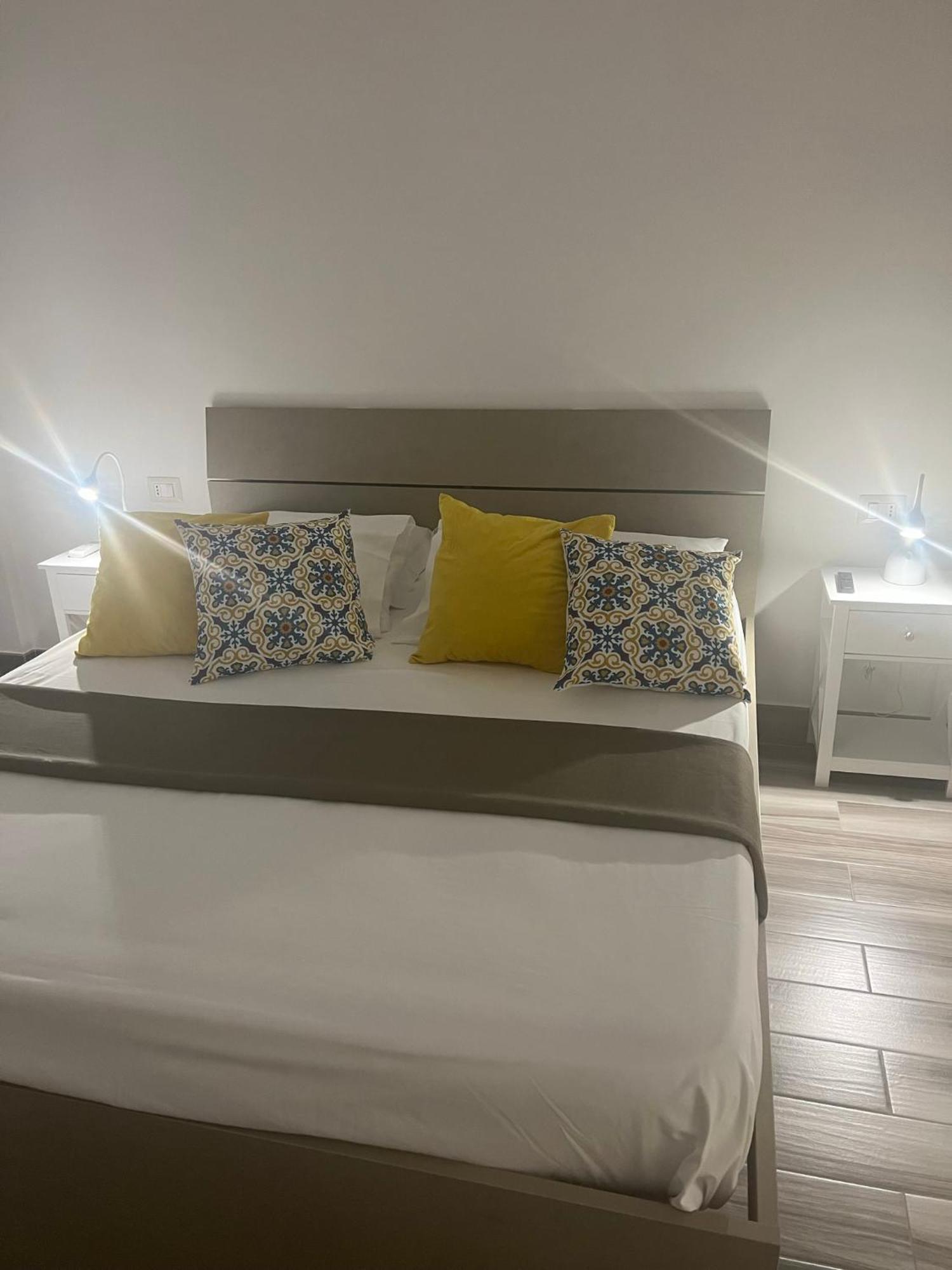 City Home 77 Наполи Екстериор снимка