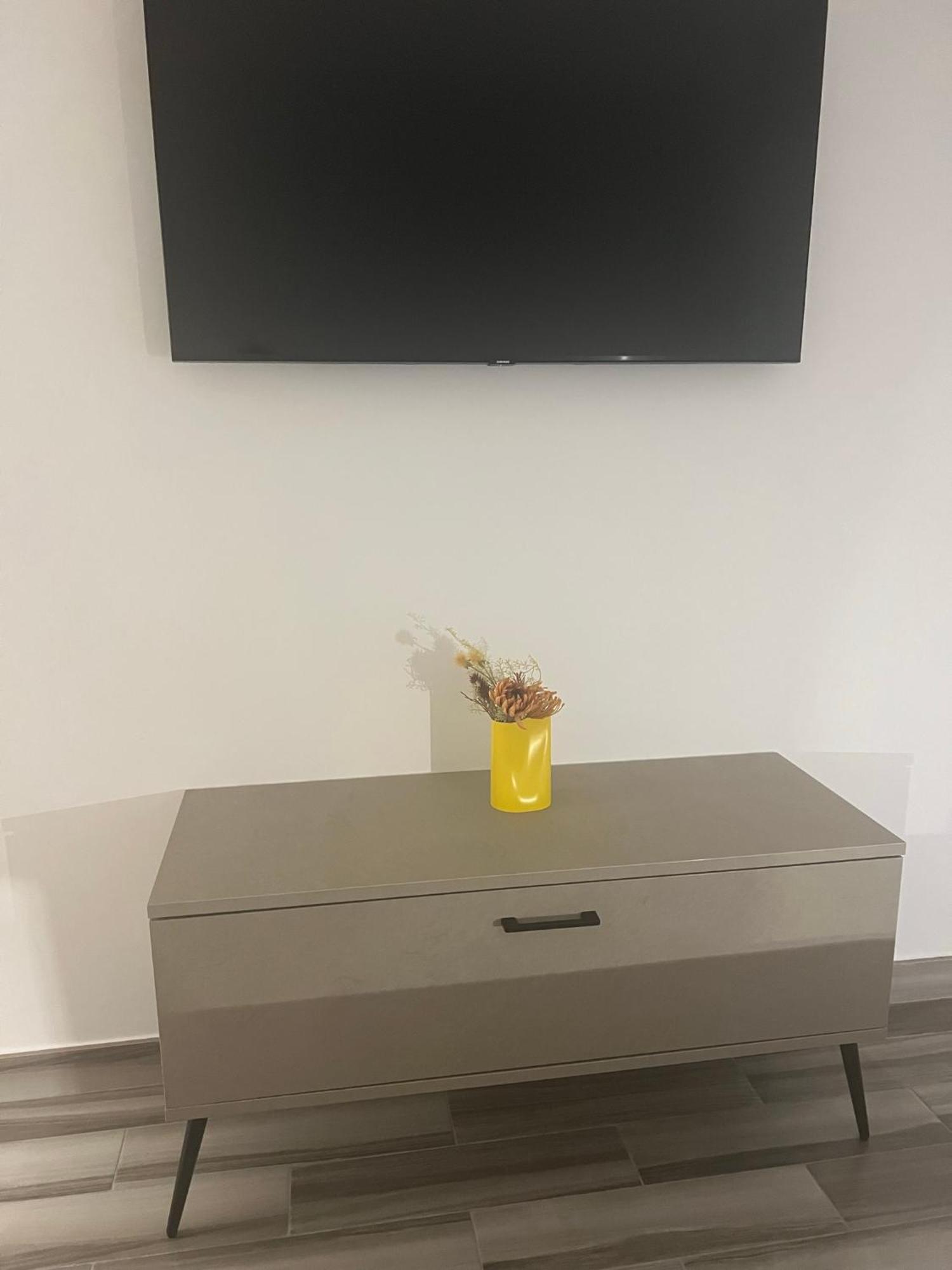 City Home 77 Наполи Екстериор снимка